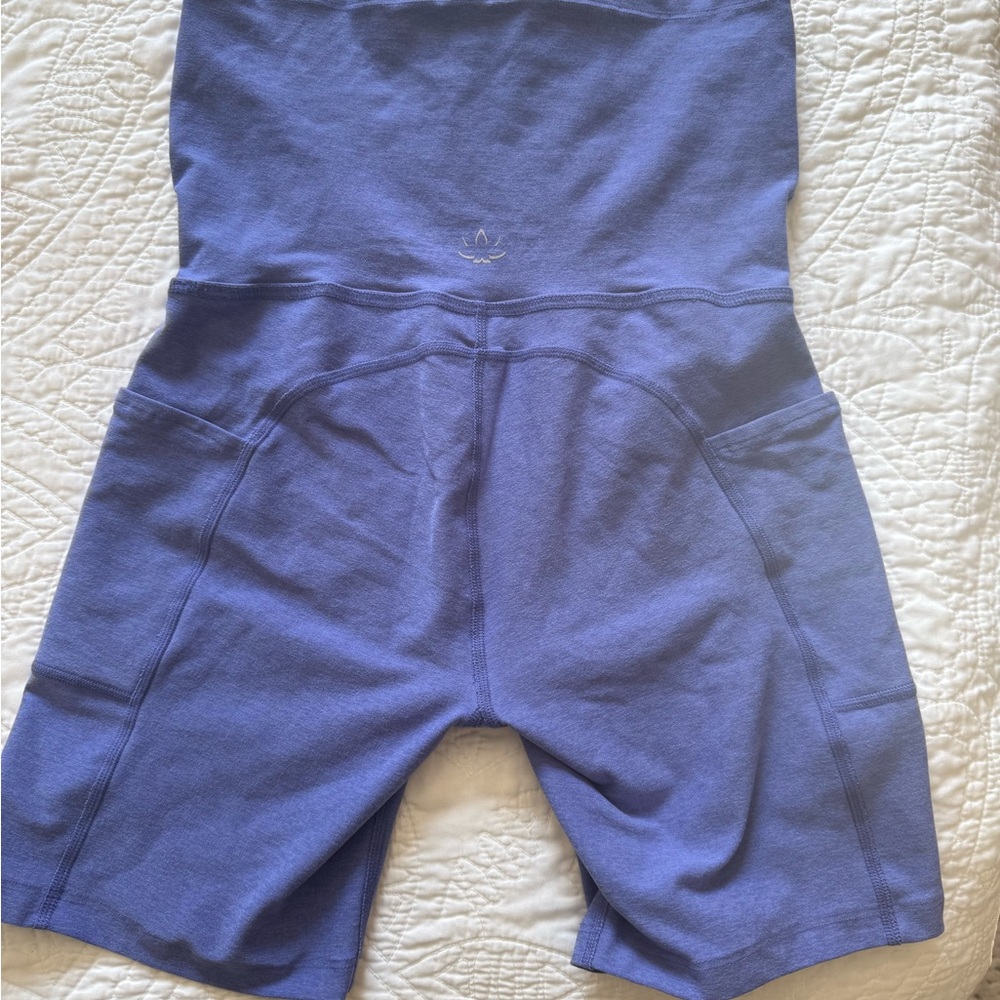 beyond yoga spacedye maternity bike shorts - Picture 3 of 3